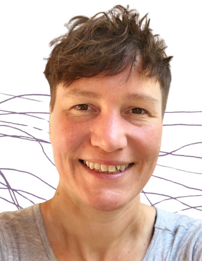Silke Gottschalk vor einem Linienbild